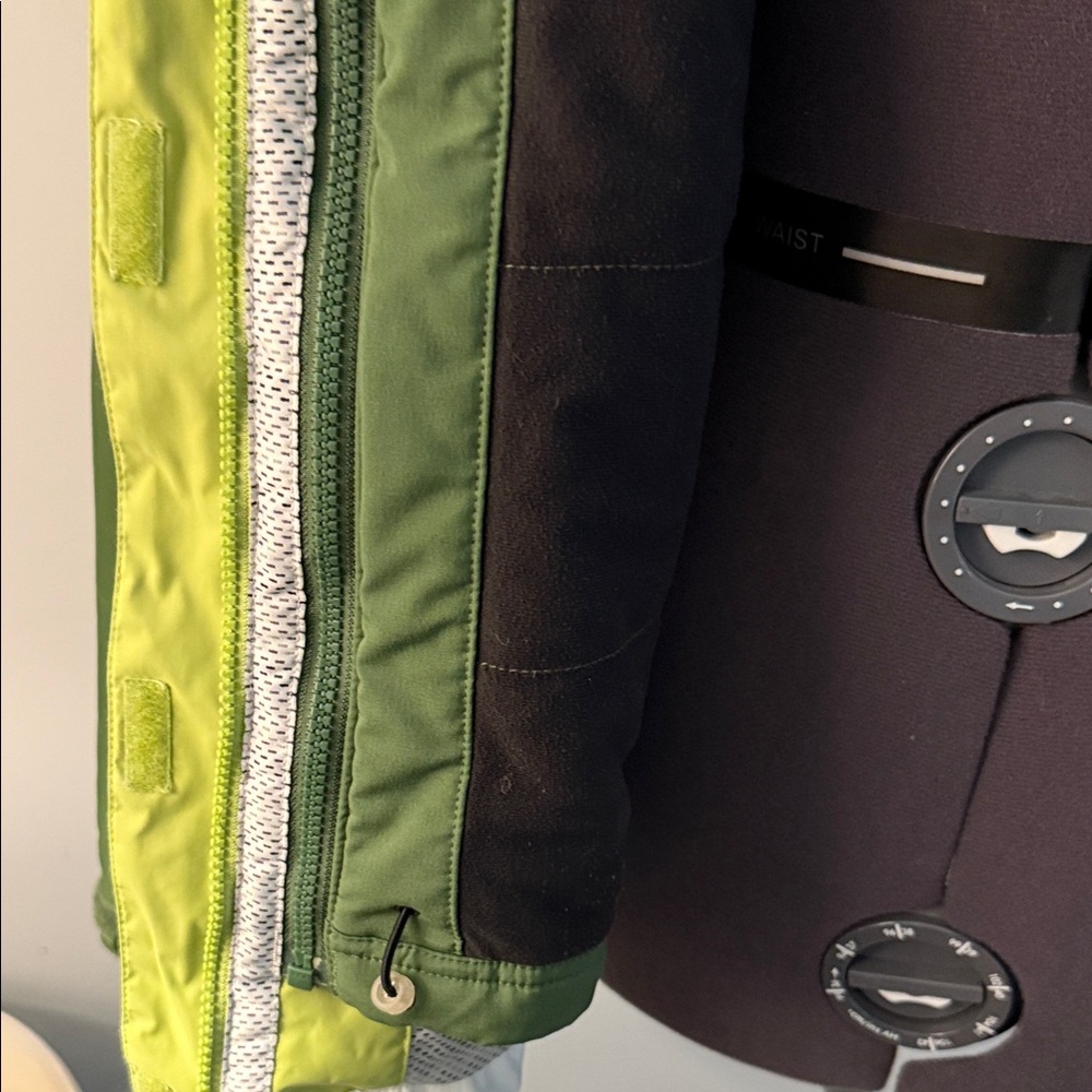 Columbia Lime and White Ski Jacket - Picture 15 of 16